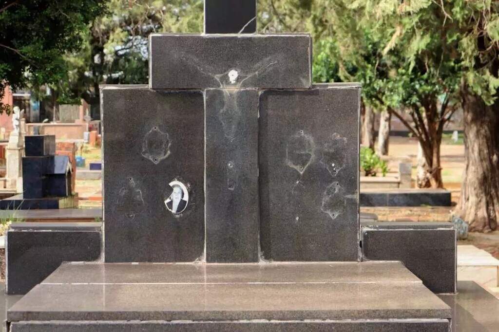 Cemitério que guarda fundadores e artistas pode virar patrimônio da Capital Cemitério que guarda fundadores e artistas pode virar patrimônio da Capital