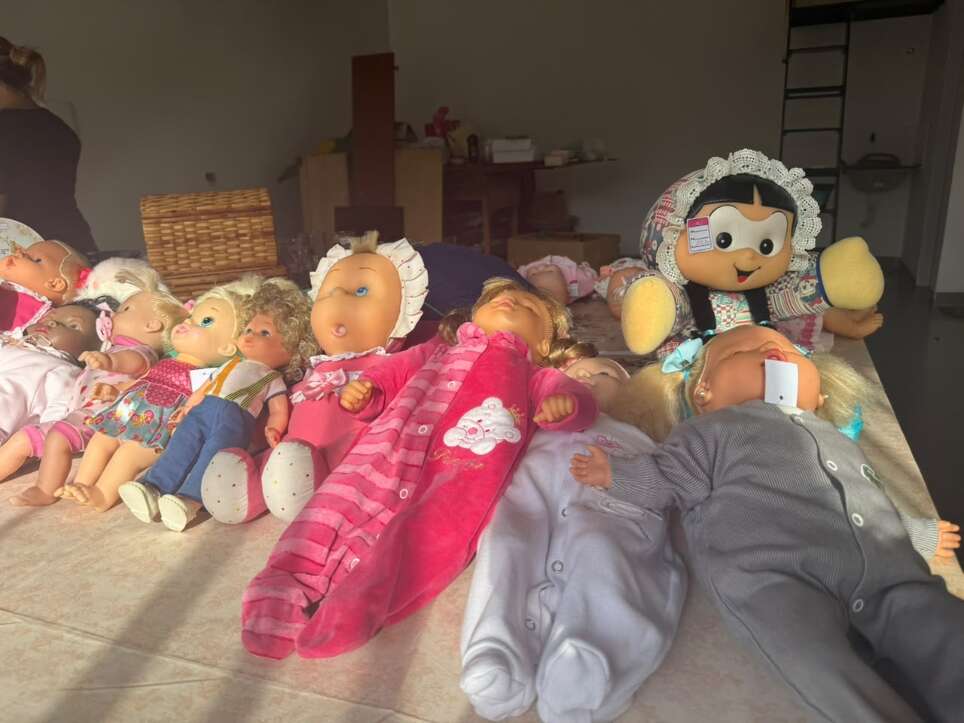 De bonecas de milho a 300 peças, Marlene abre bazar de lembranças