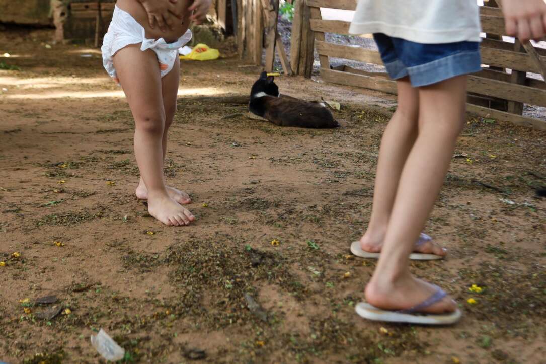 Aos 26 anos, Gabriel vira porto seguro dos 6 irmãos após perder a mãe Aos 26 anos, Gabriel vira porto seguro dos 6 irmãos após perder a mãe