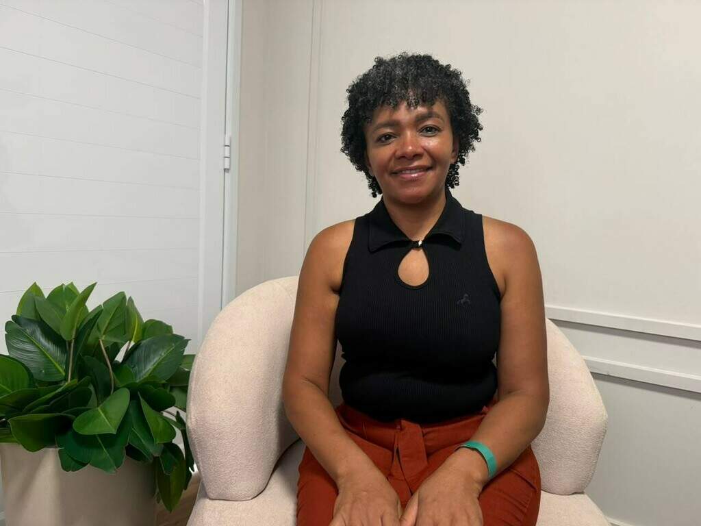 Larissa recria aréolas e ajuda 170 mulheres a se reconhecer no espelho