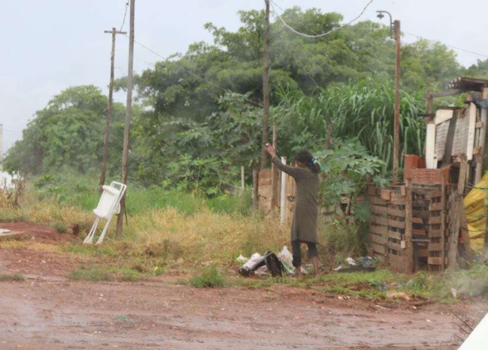 Chuva passa, mas água pode permanecer por até 30 dias em favela da Capital Chuva passa, mas água pode permanecer por até 30 dias em favela da Capital