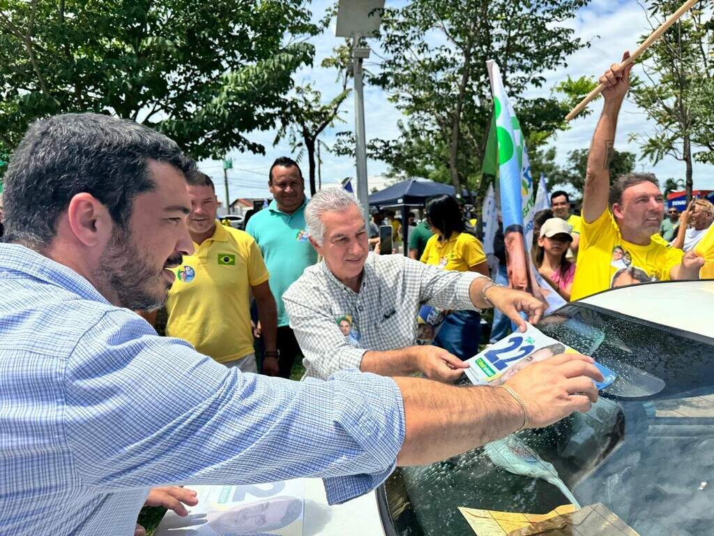 Riedel e Azambuja mobilizam interior de MS em campanha por Flávio Bolsonaro Riedel e Azambuja mobilizam interior de MS em campanha por Flávio Bolsonaro