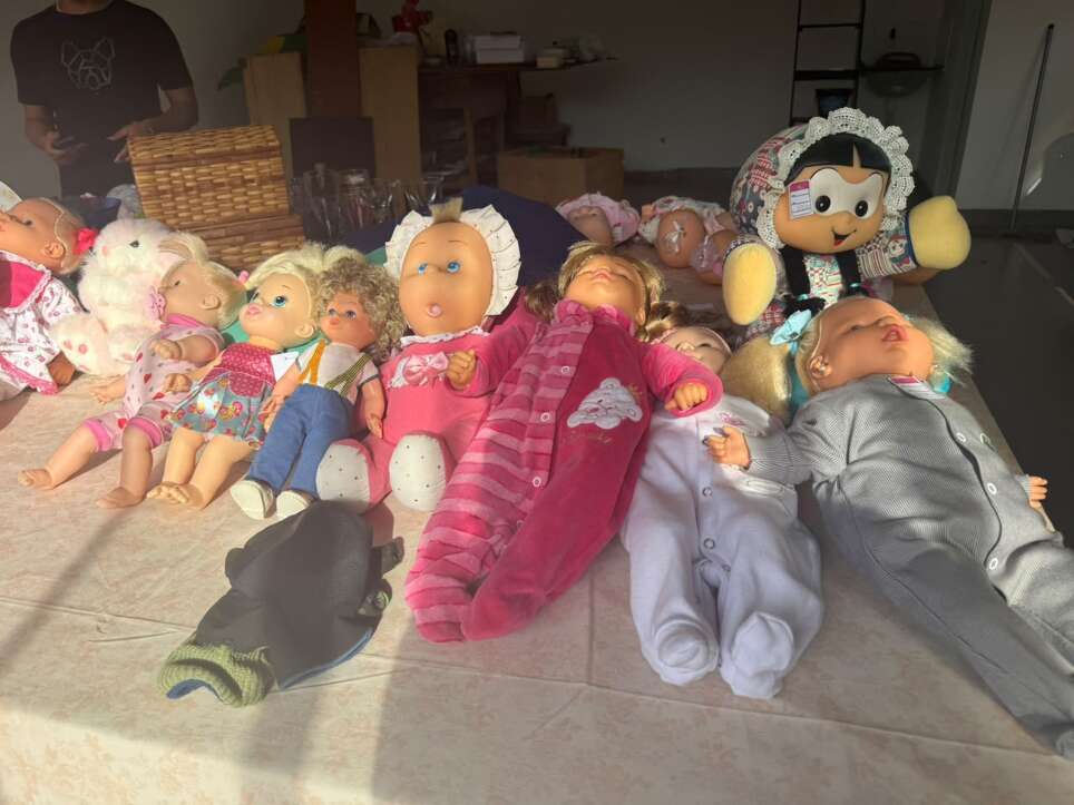 De bonecas de milho a 300 peças, Marlene abre bazar de lembranças