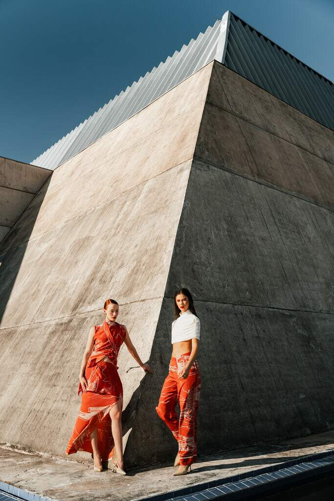 Construções de Gil de Camillo viram estampas em coleção de moda Construções de Gil de Camillo viram estampas em coleção de moda