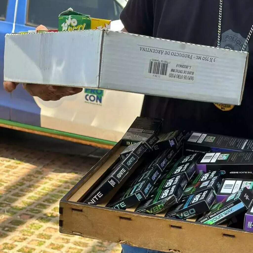 Denúncia de venda de vape a adolescente leva polícia a conveniências na Capital