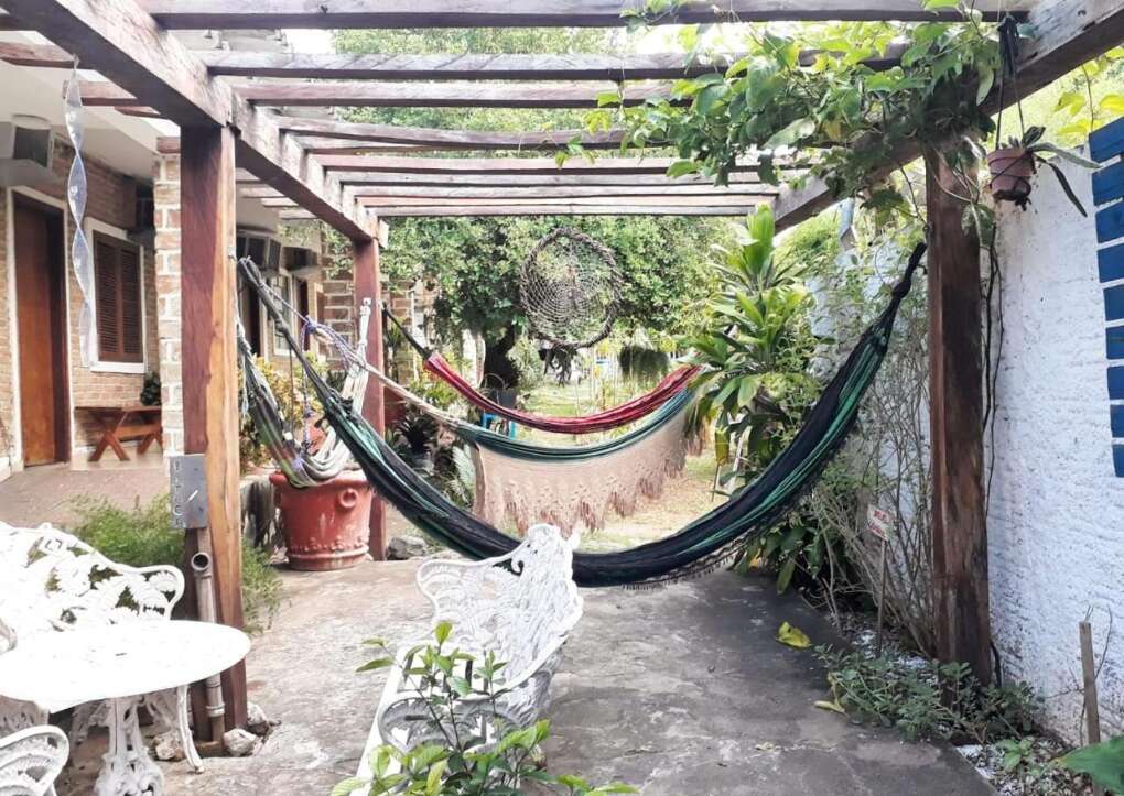 Por trás de fachada restaurada, hotel antigo esconde jardim de 72 metros