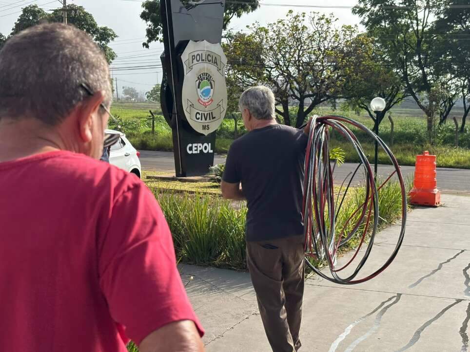 Onda de furtos de fios deixa comerciantes inseguros no Centro Onda de furtos de fios deixa comerciantes inseguros no Centro