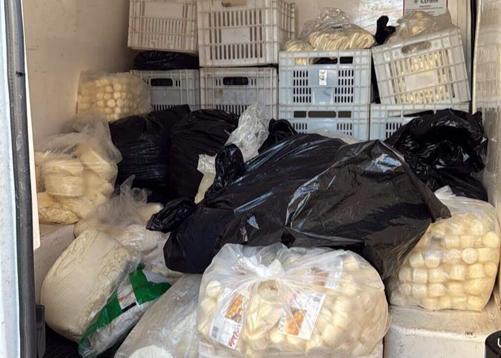 Após apreensão, dono de chiparia tenta recuperar produtos que seriam descartados