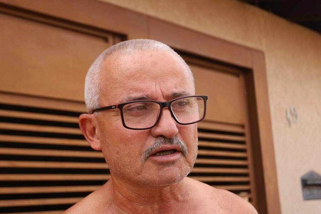 Terreno vira ponto de descarte irregular no Panamá e moradores adotam até jiboia Terreno vira ponto de descarte irregular no Panamá e moradores adotam até jiboia