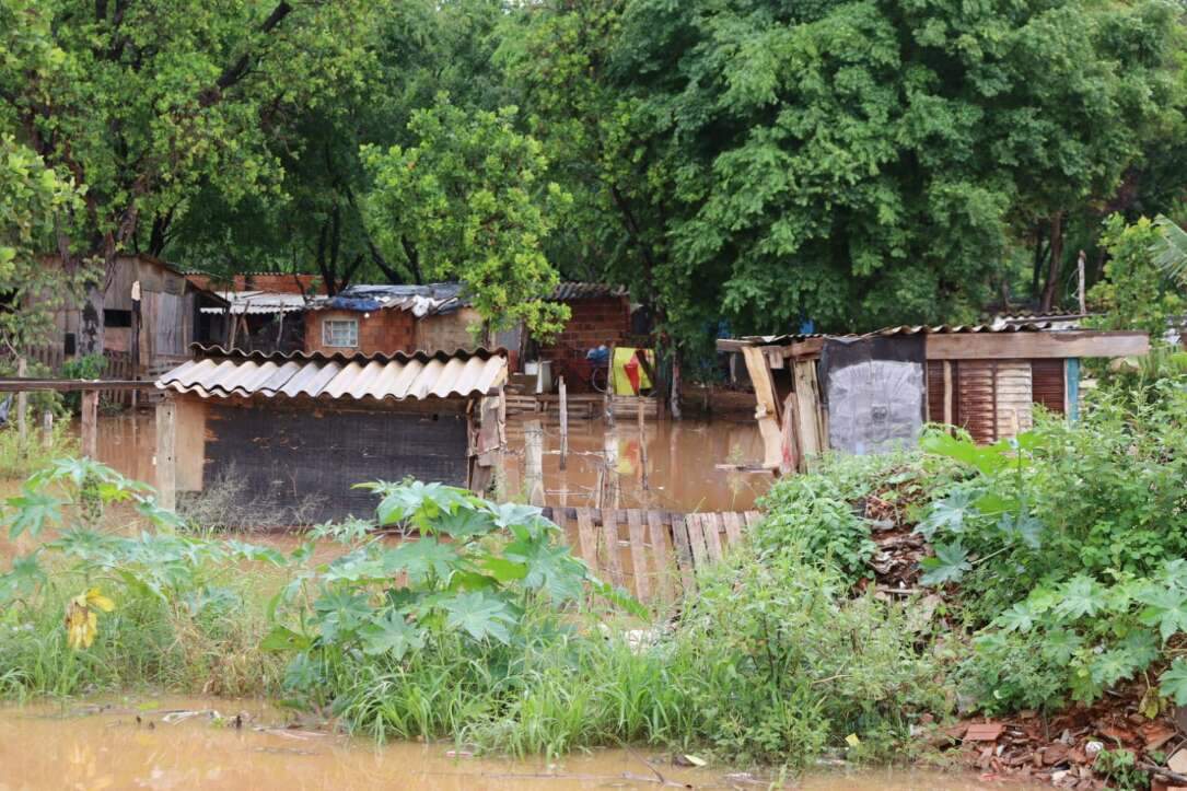 Chuva passa, mas água pode permanecer por até 30 dias em favela da Capital Chuva passa, mas água pode permanecer por até 30 dias em favela da Capital