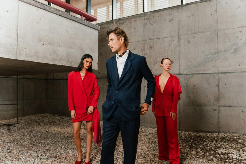 Construções de Gil de Camillo viram estampas em coleção de moda Construções de Gil de Camillo viram estampas em coleção de moda