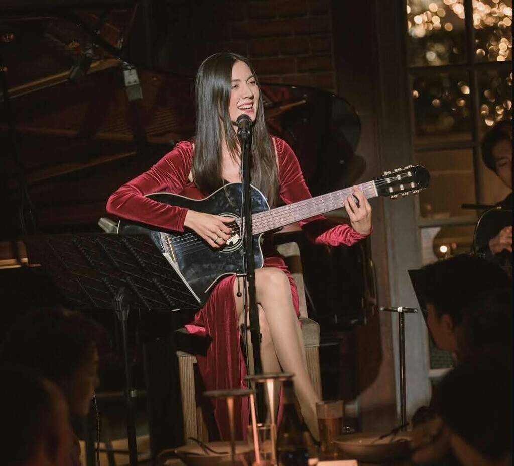 De Dourados ao Japão, cantora de MS leva música brasileira ao mundo De Dourados ao Japão, cantora de MS leva música brasileira ao mundo