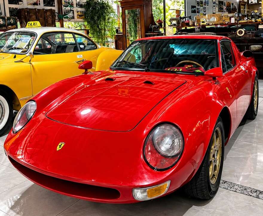 Carros antigos na Afonso Pena têm dono e uma história de infância Carros antigos na Afonso Pena têm dono e uma história de infância