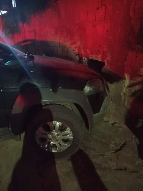 “Estava super bêbado, até dormiu”, diz moradora de casa atingida por Palio