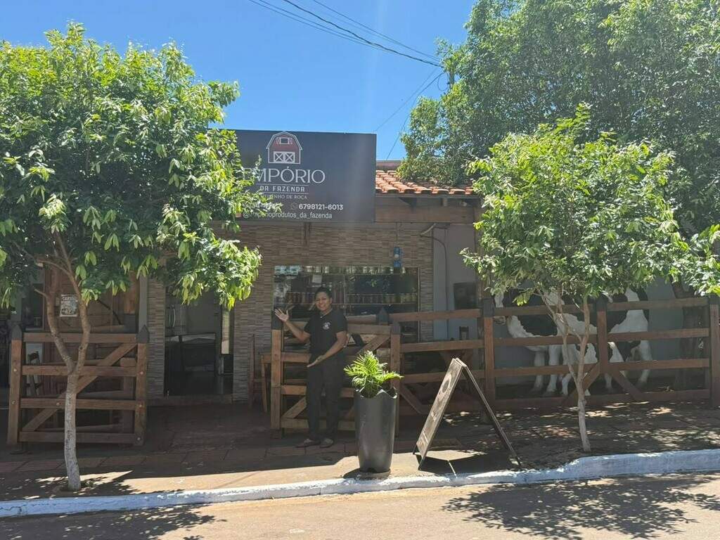Irene deixou salão para abrir loja com vaca e gostinho de vida na roça Irene deixou salão para abrir loja com vaca e gostinho de vida na roça