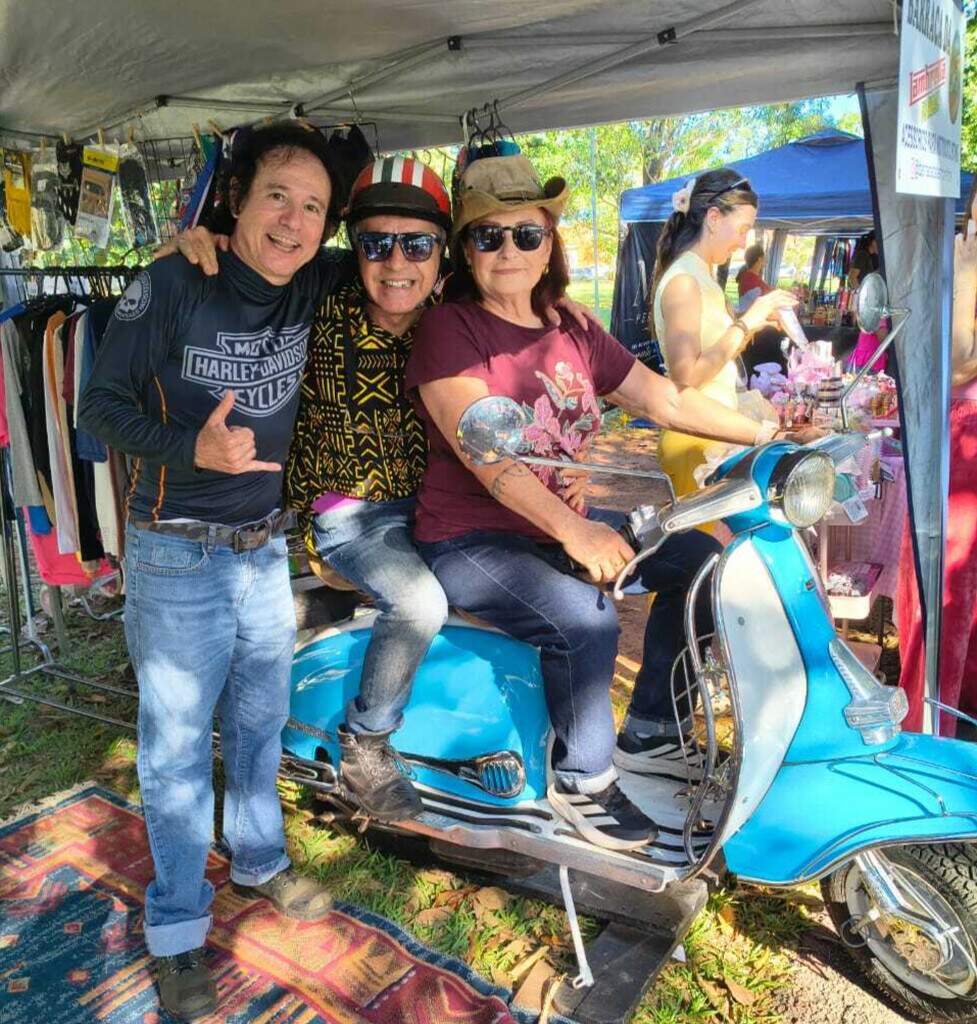 “Mineirinha” de 62 anos vira estrela de barraca para motociclistas