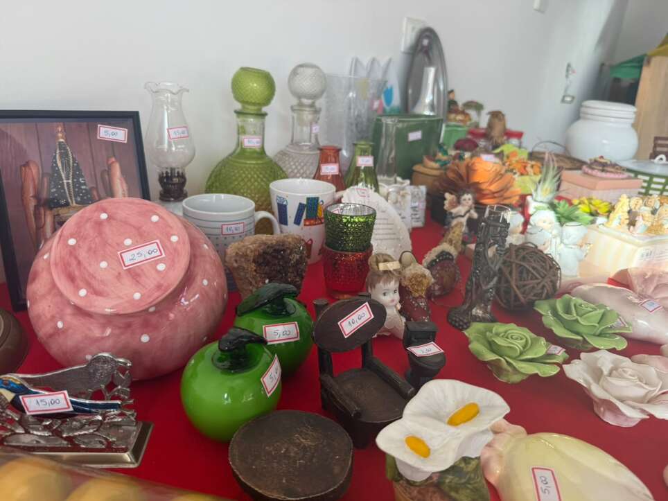 De bonecas de milho a 300 peças, Marlene abre bazar de lembranças