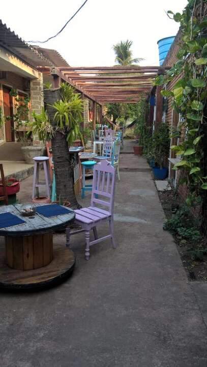 Por trás de fachada restaurada, hotel antigo esconde jardim de 72 metros
