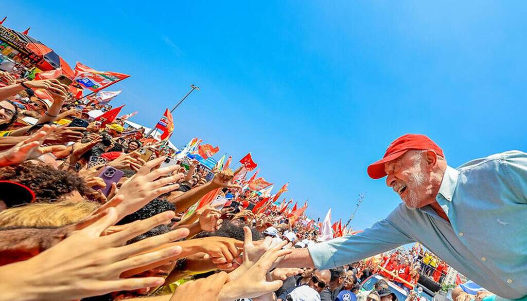 Lula é reeleito presidente do Brasil e conquista 4° mandato