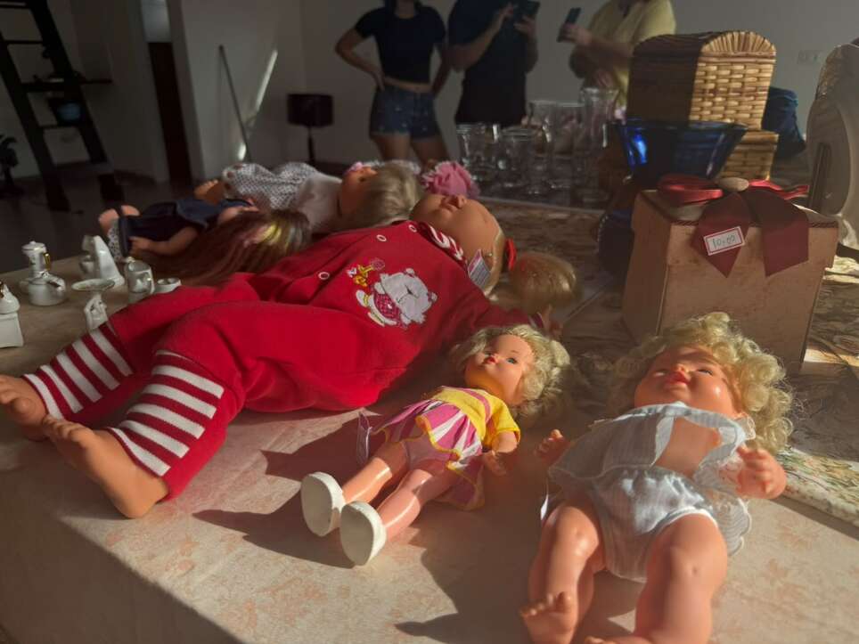 De bonecas de milho a 300 peças, Marlene abre bazar de lembranças