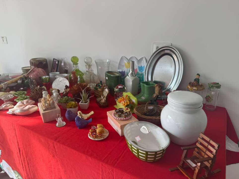 De bonecas de milho a 300 peças, Marlene abre bazar de lembranças