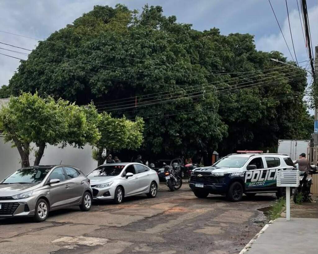 Após fugir de abordagem, homem é baleado pela PM no Arnaldo Figueiredo Após fugir de abordagem, homem é baleado pela PM no Arnaldo Figueiredo