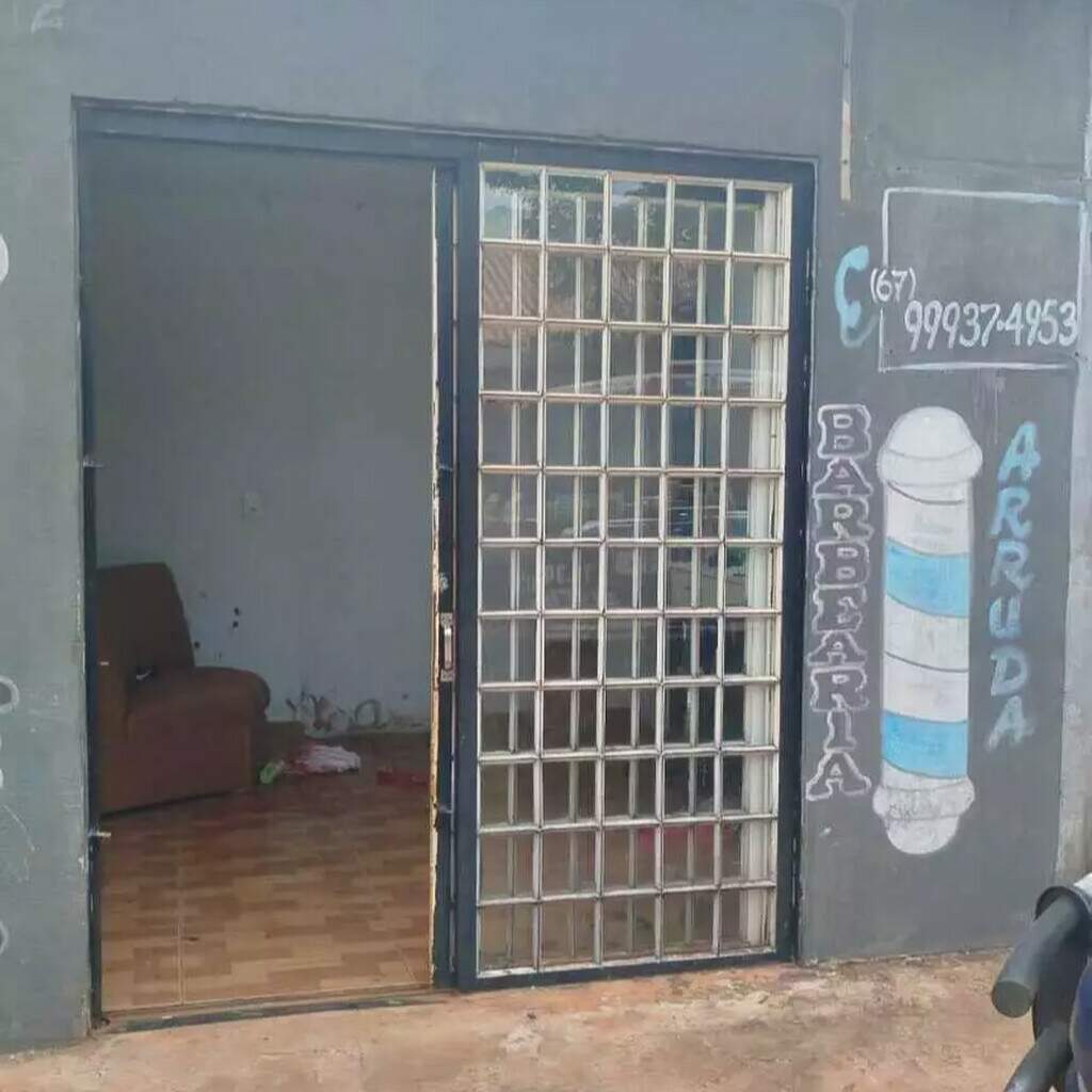 Jovem é baleado com vários tiros dentro de barbearia Jovem é baleado com vários tiros dentro de barbearia