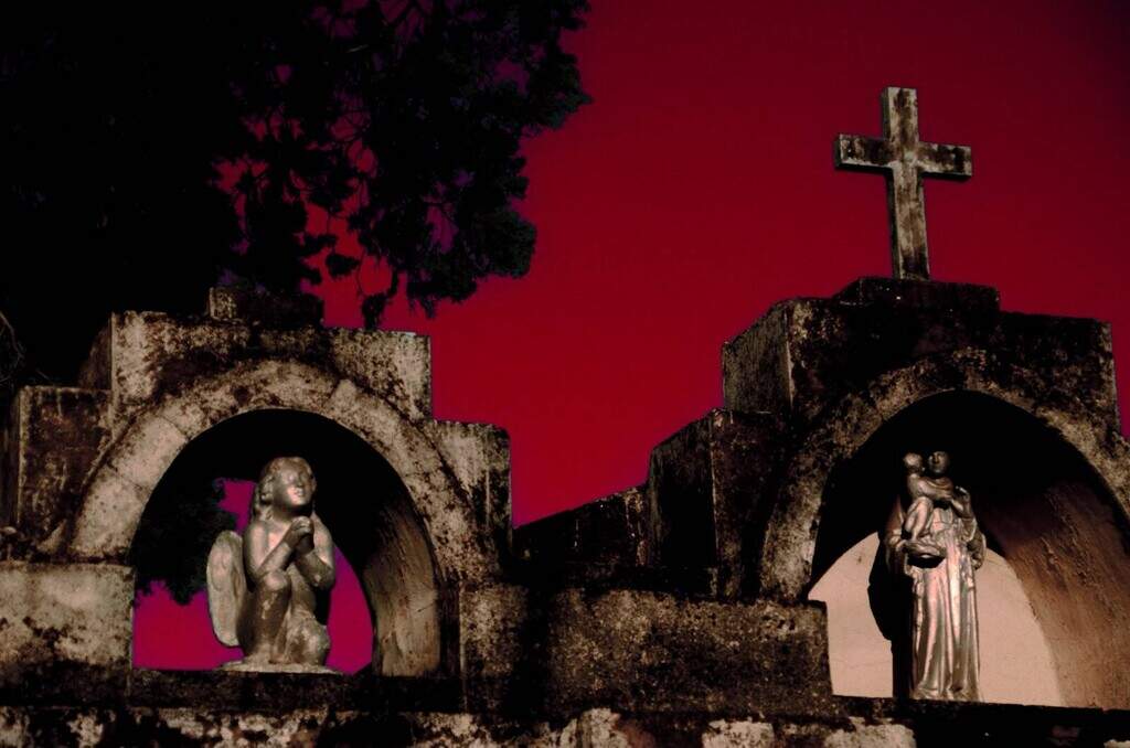 João Vitor encontra em cemitério cenário para adaptar Edgar Allan Poe