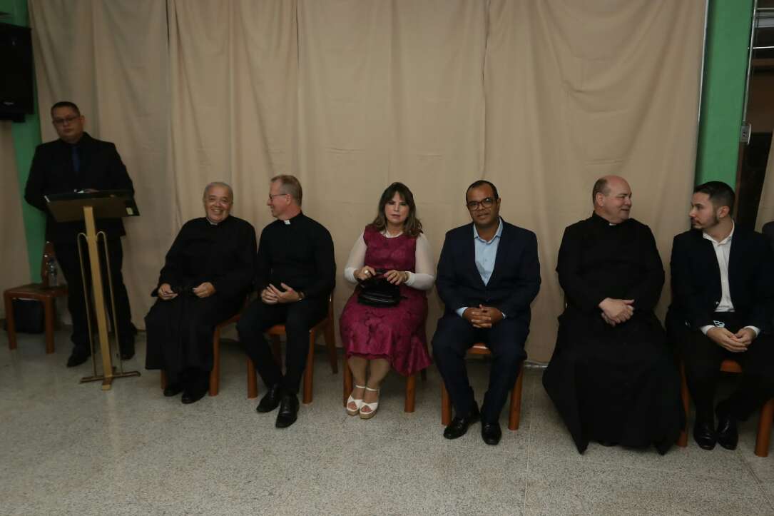 Fotos e cartas antigas podem ajudar padre João Crippa a virar santo Fotos e cartas antigas podem ajudar padre João Crippa a virar santo