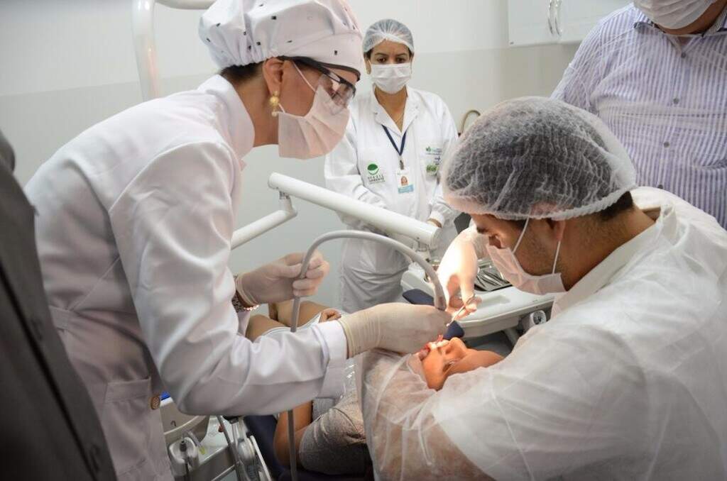Capital recebe tecnologia para fabricar próteses dentárias no SUS, ainda sem uso Capital recebe tecnologia para fabricar próteses dentárias no SUS, ainda sem uso