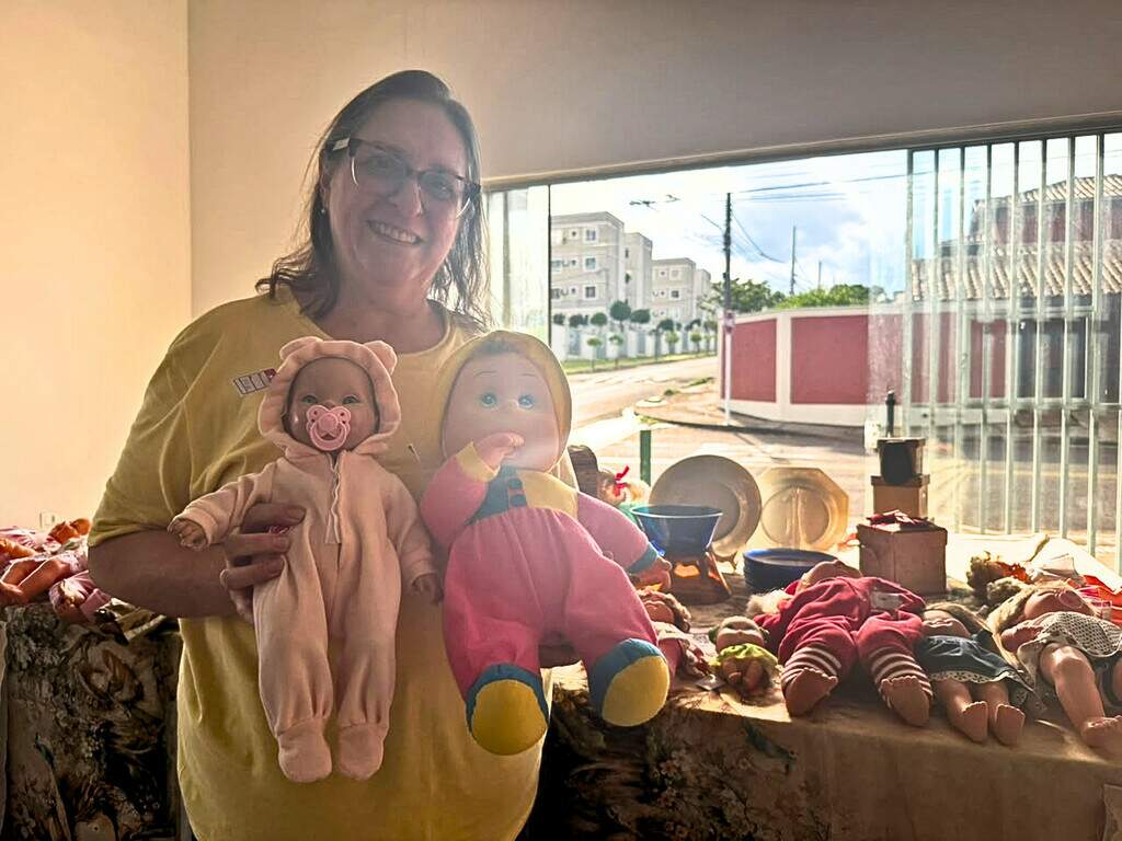 De bonecas de milho a 300 peças, Marlene abre bazar de lembranças