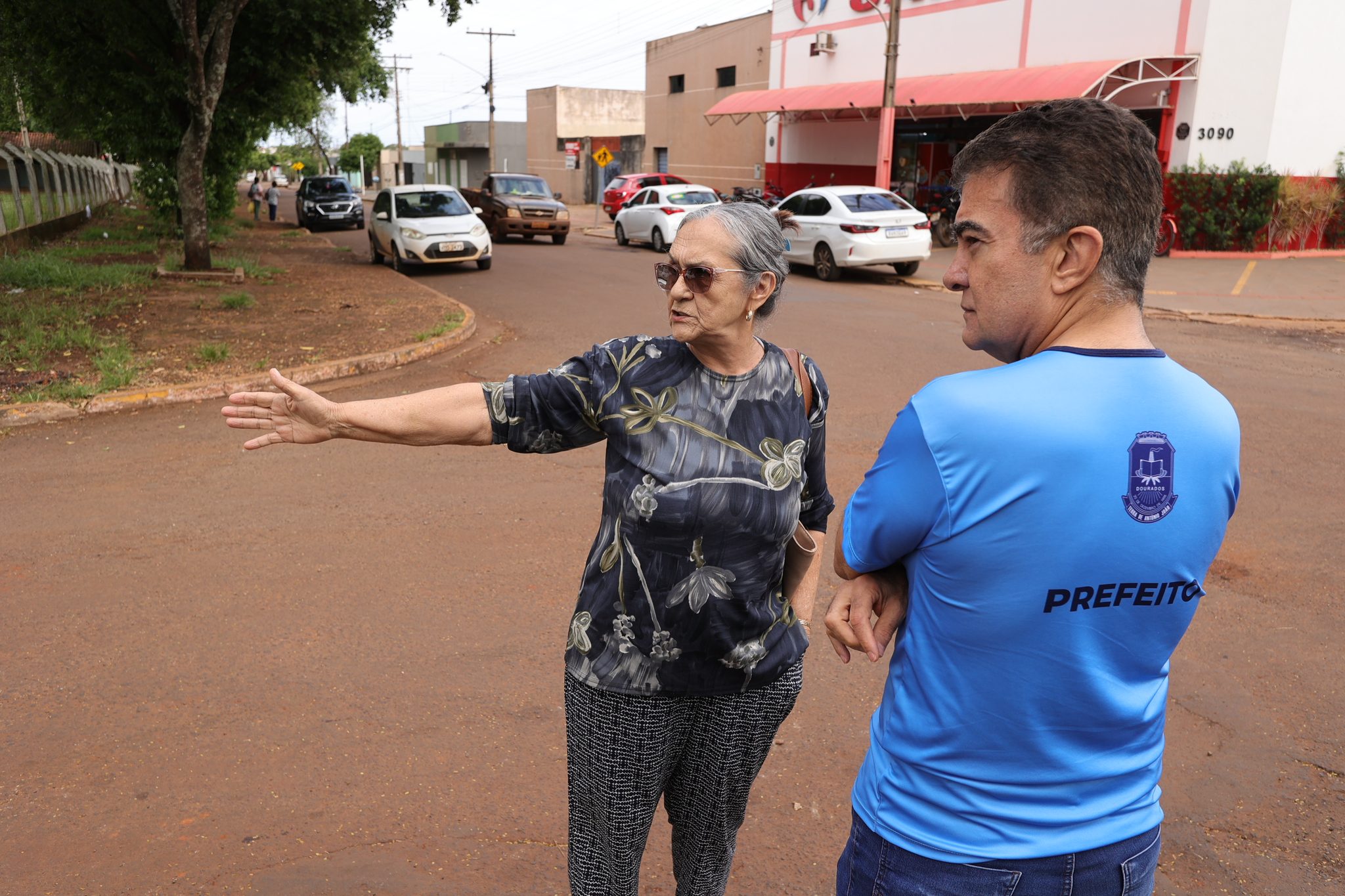 Prefeitura aproveita trégua nas chuvas para acelerar recuperação de ruas de Dourados Prefeitura aproveita trégua nas chuvas para acelerar recuperação de ruas de Dourados