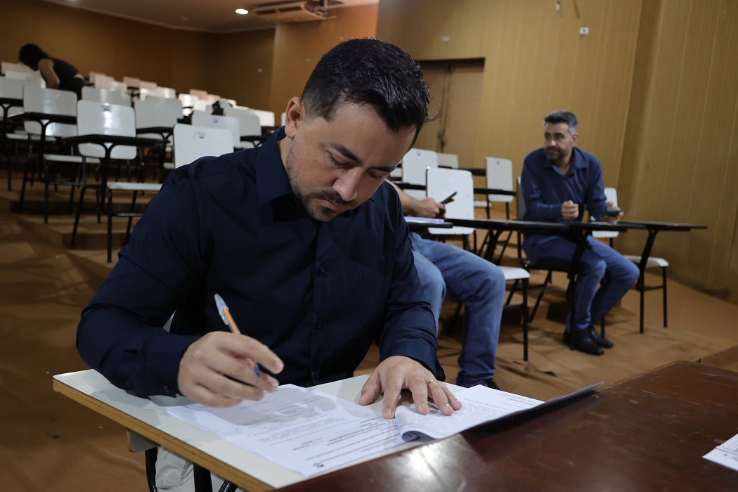 Prefeitura empossa novos servidores e reforça equipes da Saúde e da Administração