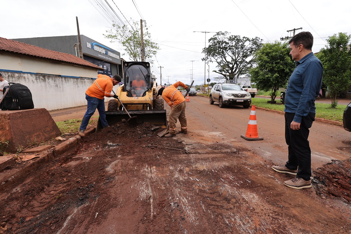 Prefeitura retoma recuperação de ruas e obras em erosão com pausa nas chuvas Prefeitura retoma recuperação de ruas e obras em erosão com pausa nas chuvas