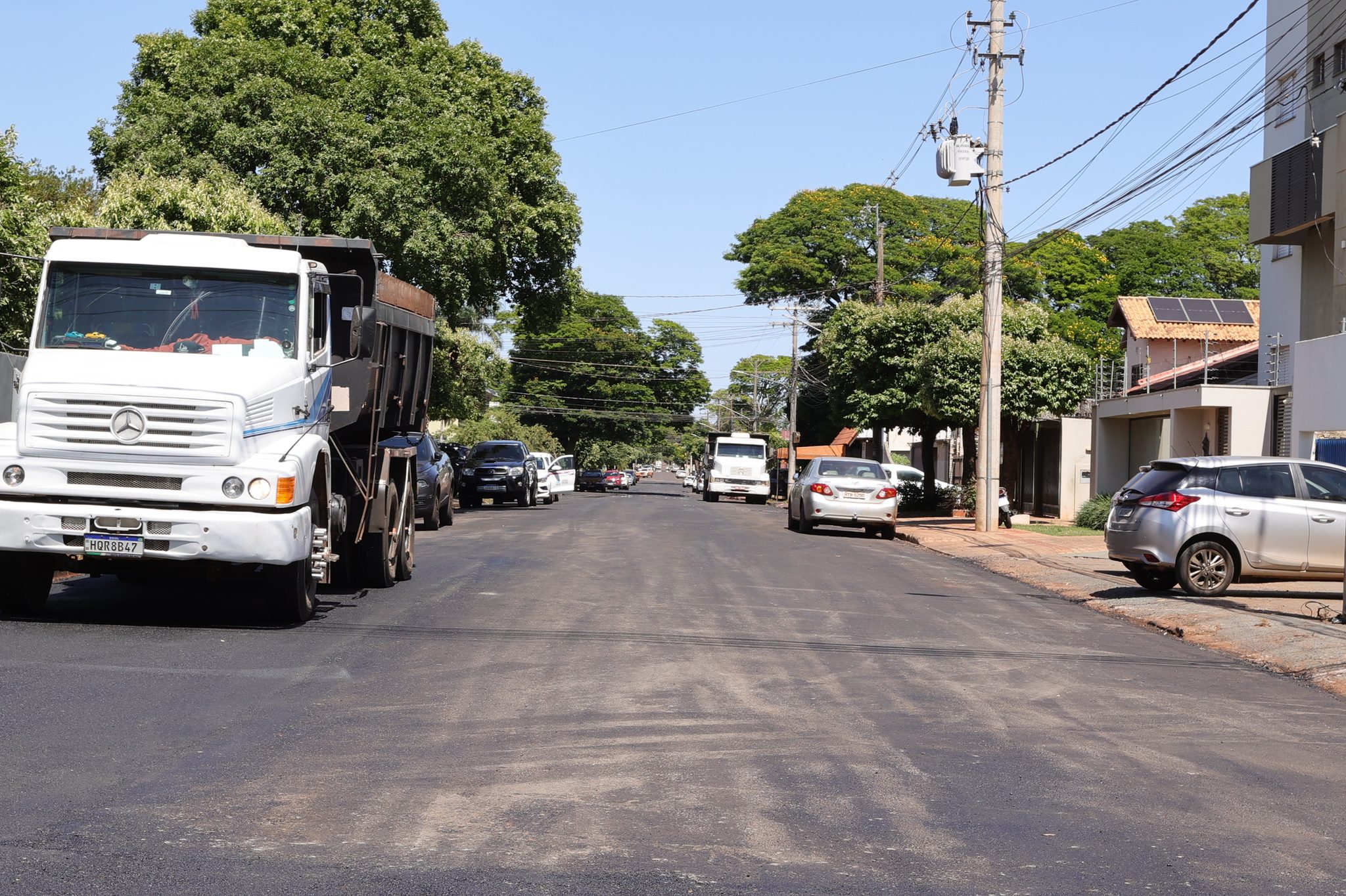 Prefeitura acelera trabalhos e recapeamento da Clóvis Cerzósimo e Iguaçu passa de 70% Prefeitura acelera trabalhos e recapeamento da Clóvis Cerzósimo e Iguaçu passa de 70%