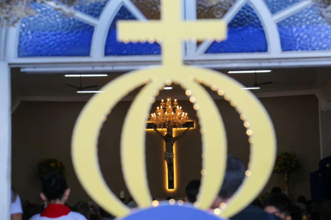 Pela fresta da janela, Márcio encontra lugar para celebrar sua fé por Aparecida