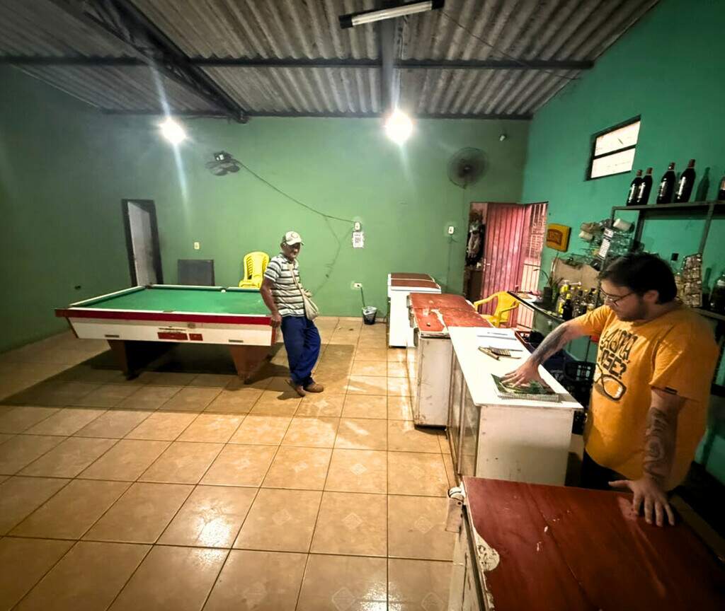 No bar da Rose, 50 centavos valem uma dose e uma ótima conversa No bar da Rose, 50 centavos valem uma dose e uma ótima conversa