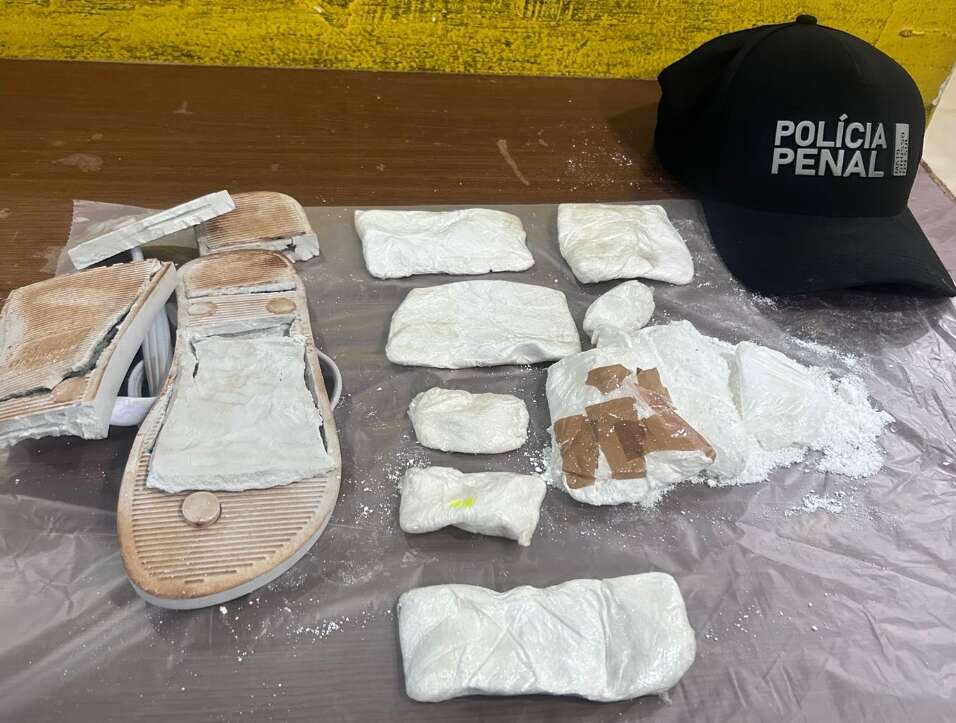 Carne, bolo e creme dental viram esconderijo de entrada de drogas em presídios Carne, bolo e creme dental viram esconderijo de entrada de drogas em presídios