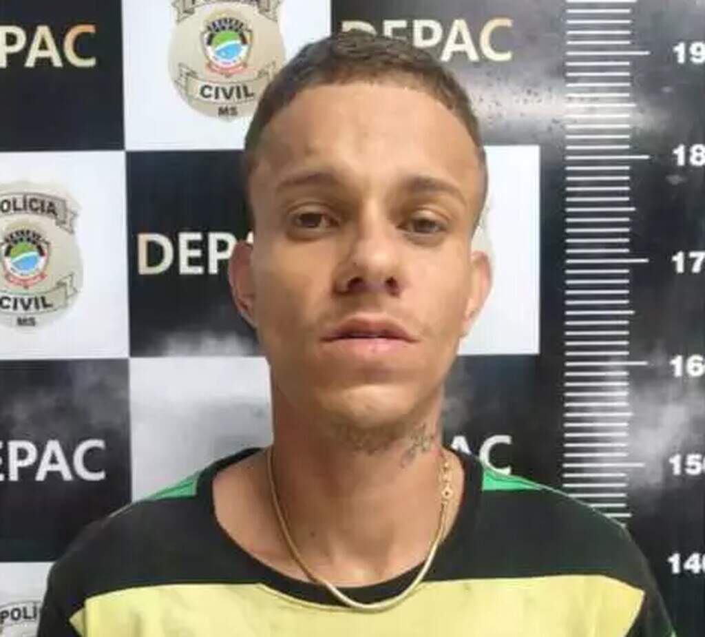Flagrante de arma escondida no lixo termina em confronto com a polícia