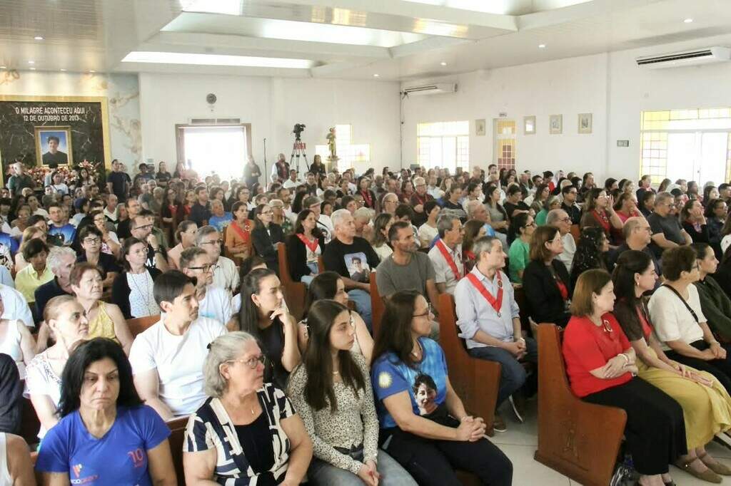 Após cura de câncer, irmãs percorrem 600 km para agradecer a Carlo Acutis