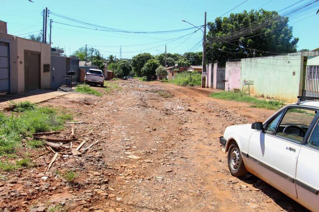 Prefeitura adia assinatura de obra e moradores pedem mais asfalto no São Conrado Prefeitura adia assinatura de obra e moradores pedem mais asfalto no São Conrado