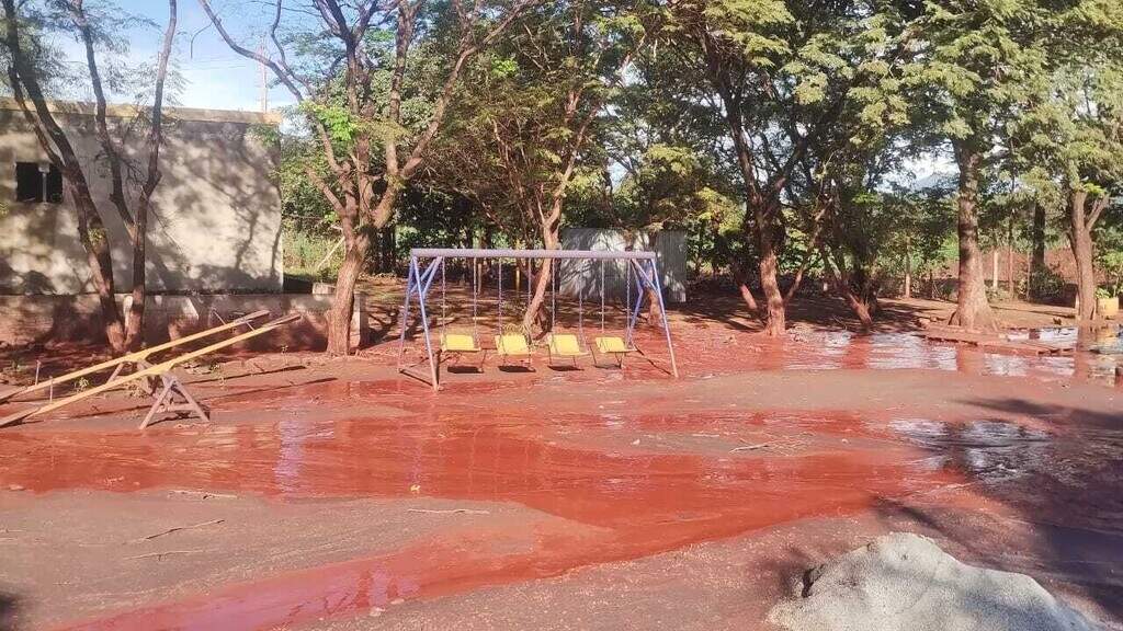 Comunidade do Pantanal atribui água suja à mineração: "mina de chocolate" Comunidade do Pantanal atribui água suja à mineração: "mina de chocolate"
