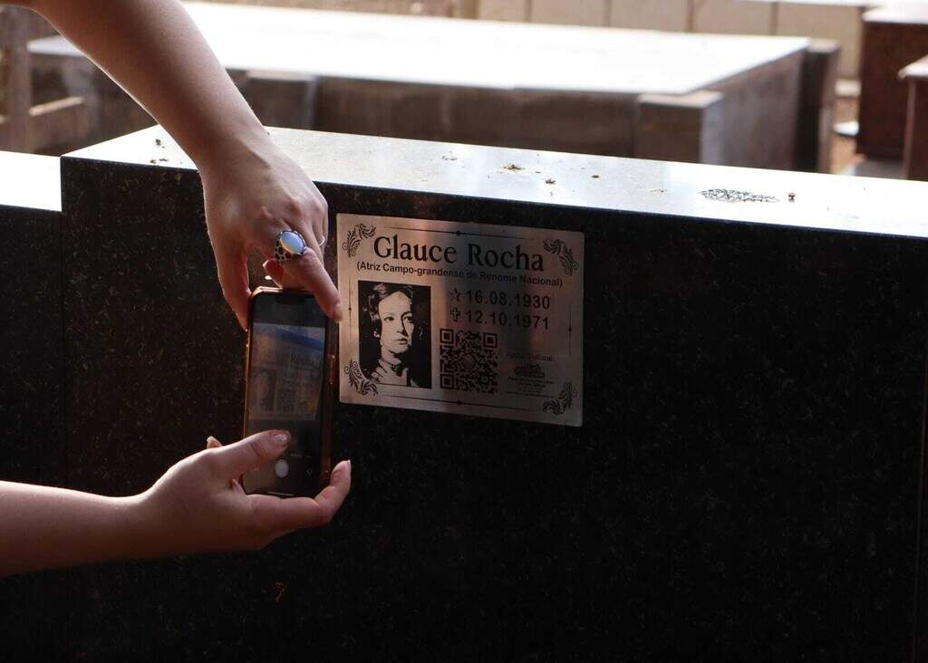 Cemitério que guarda fundadores e artistas pode virar patrimônio da Capital Cemitério que guarda fundadores e artistas pode virar patrimônio da Capital