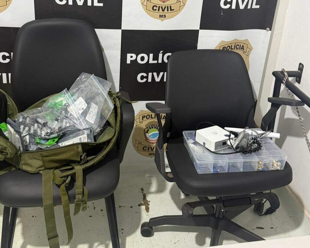 Falso dentista é preso colocando lentes de contato em salão de beleza