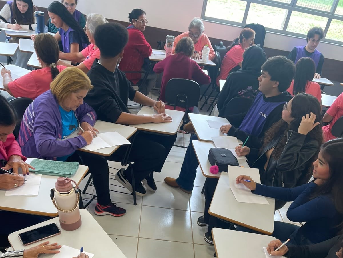 Prefeitura promove encontro entre jovens e pessoas idosas para fortalecer vínculos
