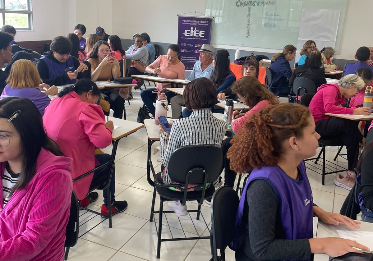 Prefeitura promove encontro entre jovens e pessoas idosas para fortalecer vínculos