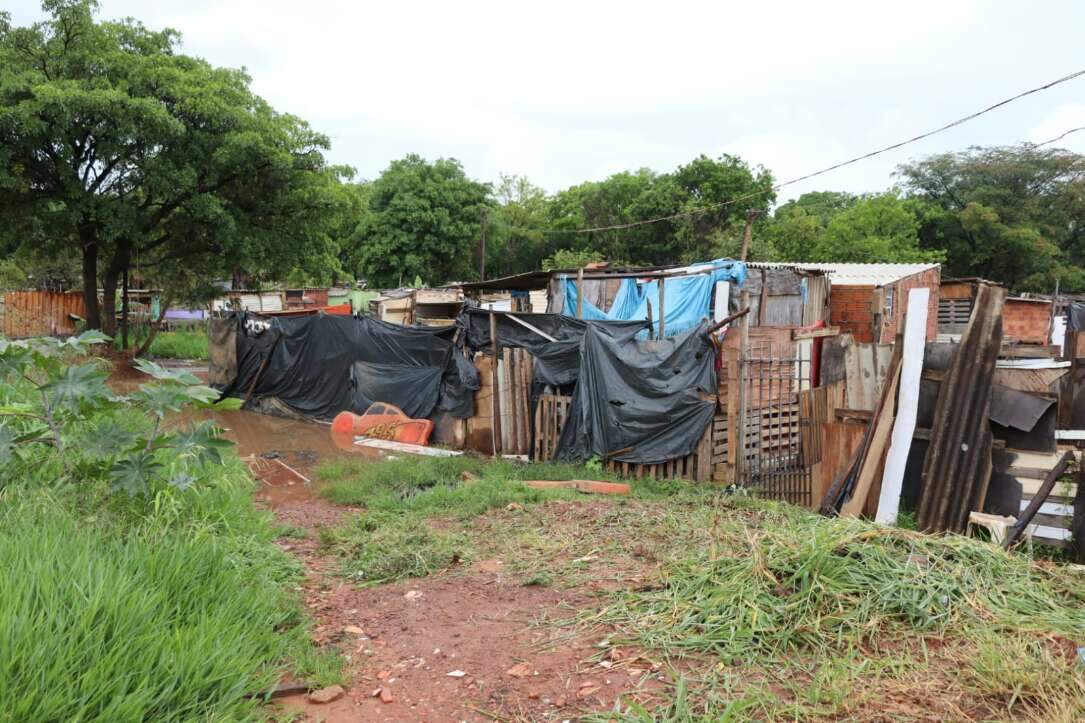 Chuva passa, mas água pode permanecer por até 30 dias em favela da Capital Chuva passa, mas água pode permanecer por até 30 dias em favela da Capital