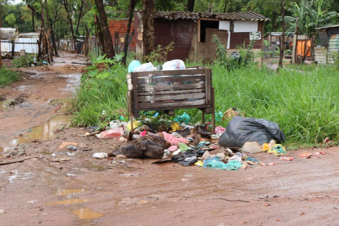 Chuva passa, mas água pode permanecer por até 30 dias em favela da Capital Chuva passa, mas água pode permanecer por até 30 dias em favela da Capital