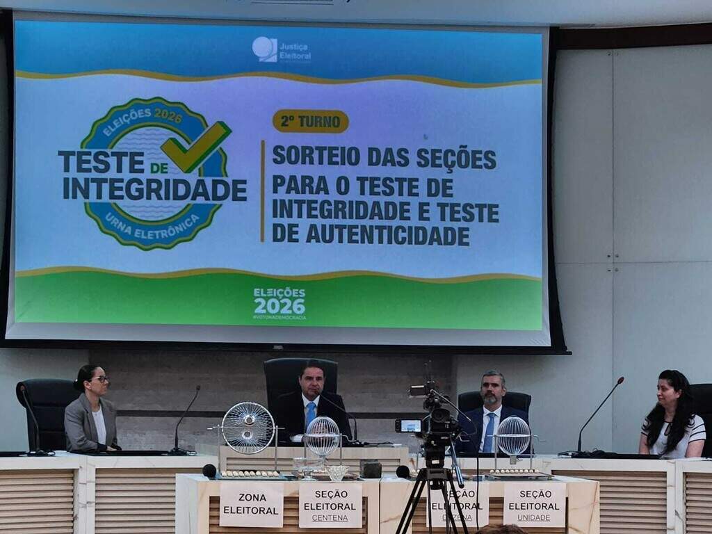 Urnas de 18 cidades de MS passam por testes de segurança neste domingo Urnas de 18 cidades de MS passam por testes de segurança neste domingo