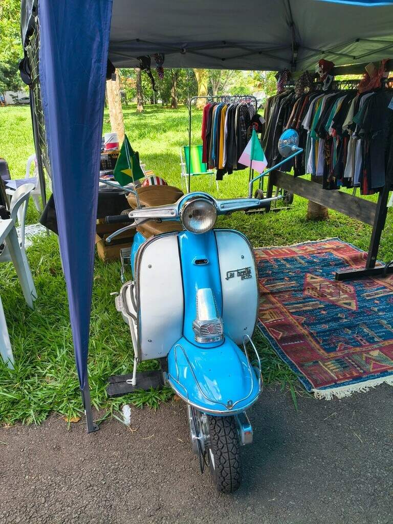 “Mineirinha” de 62 anos vira estrela de barraca para motociclistas